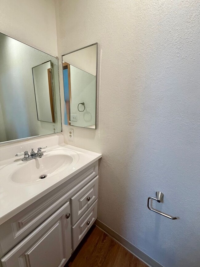 Building Photo - 54590 Aspen Ln