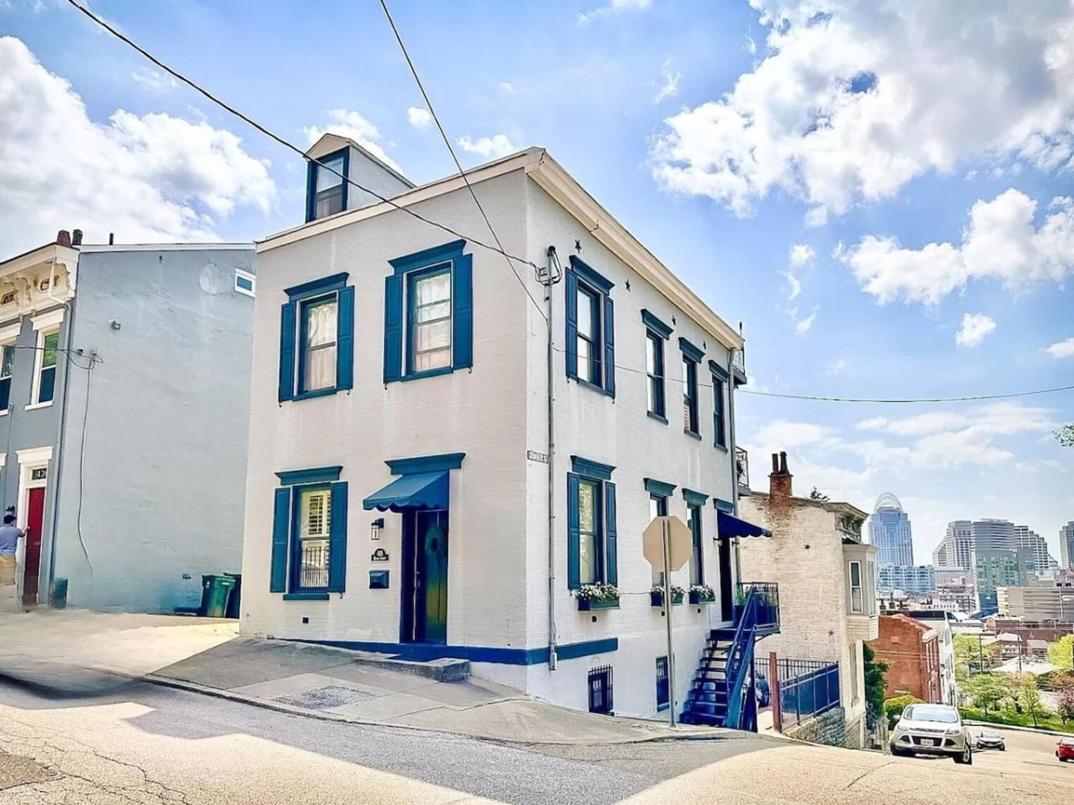 Building Photo - 435 Milton St