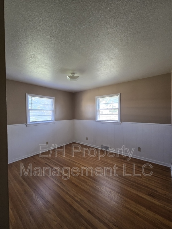 Building Photo - 902 N Colorado St