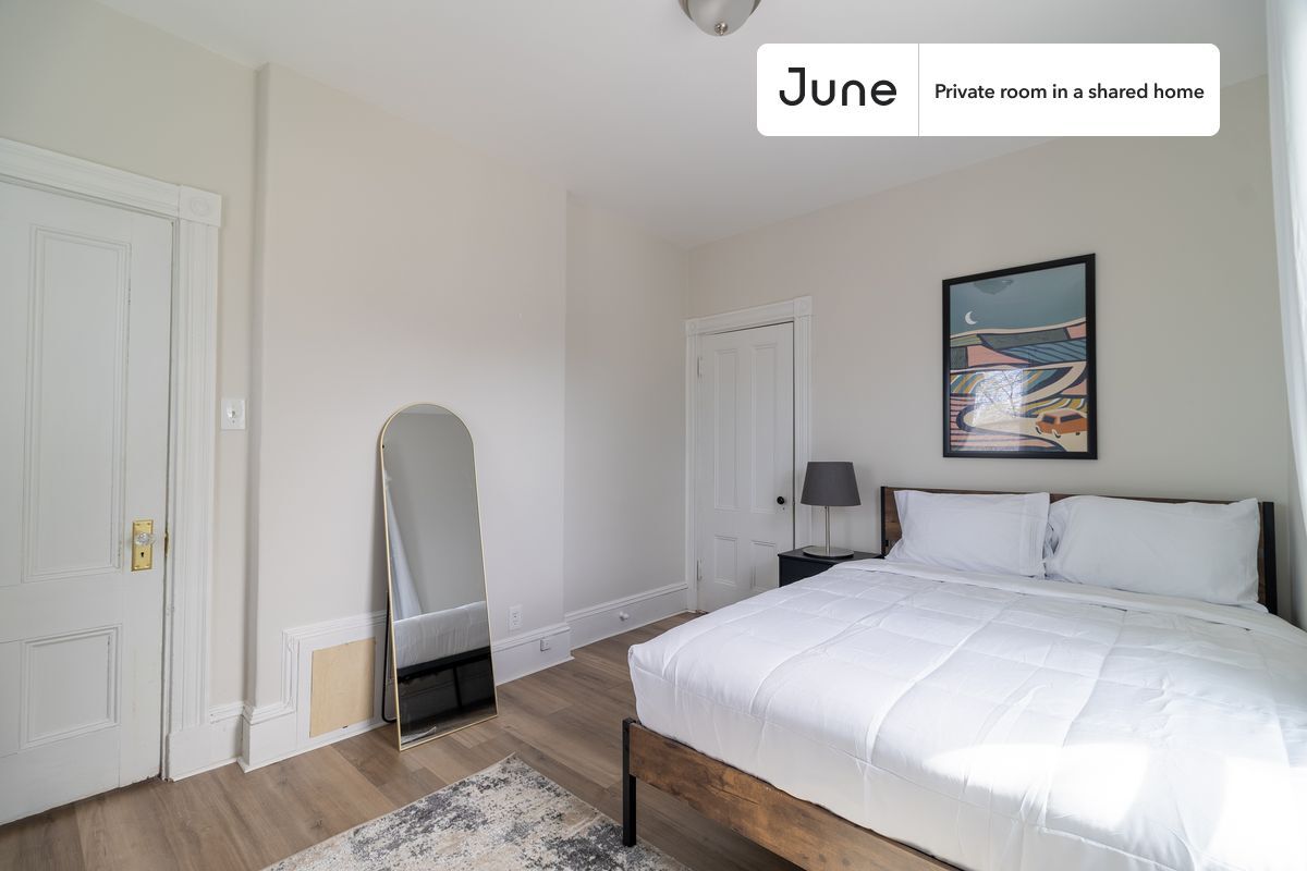 Building Photo - Room in Shared 3 bed/1 bath home