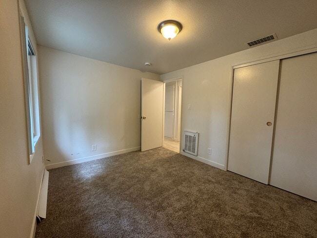 Building Photo - 3Bd/1Ba Mountlake Terrace House