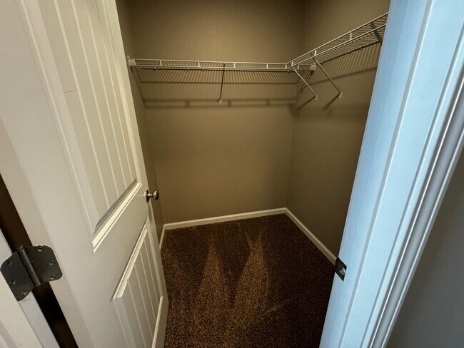 Building Photo - Highly Desirable Richmond Hill Townhome with 3 Bedroooms