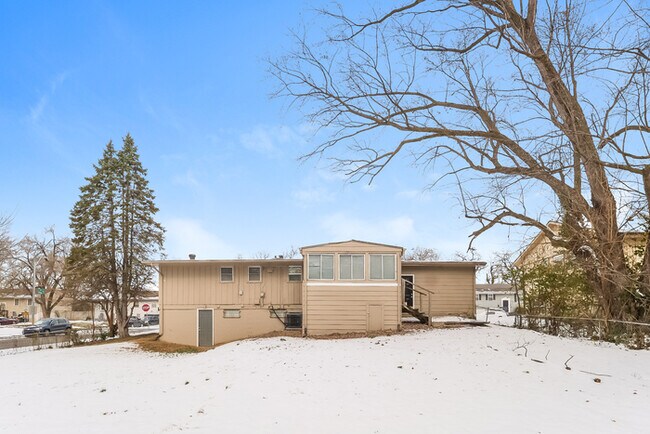 Building Photo - Cozy 3 Bedroom Home in Kansas City