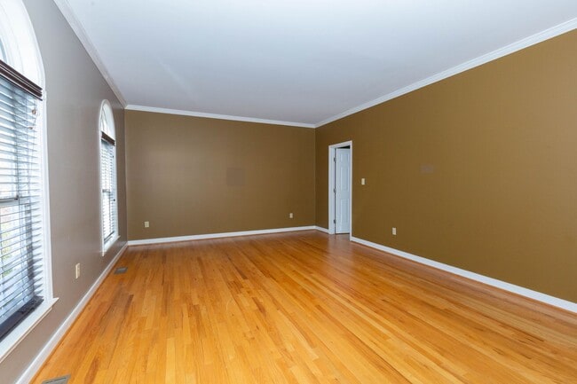 Building Photo - 4 bed, 3.5 bath Single Family Home in Charles Town, WV