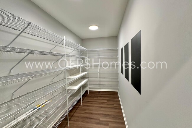 Building Photo - 1580 Hickory St