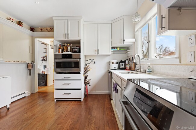 Building Photo - 2881 Meadowcrest Dr