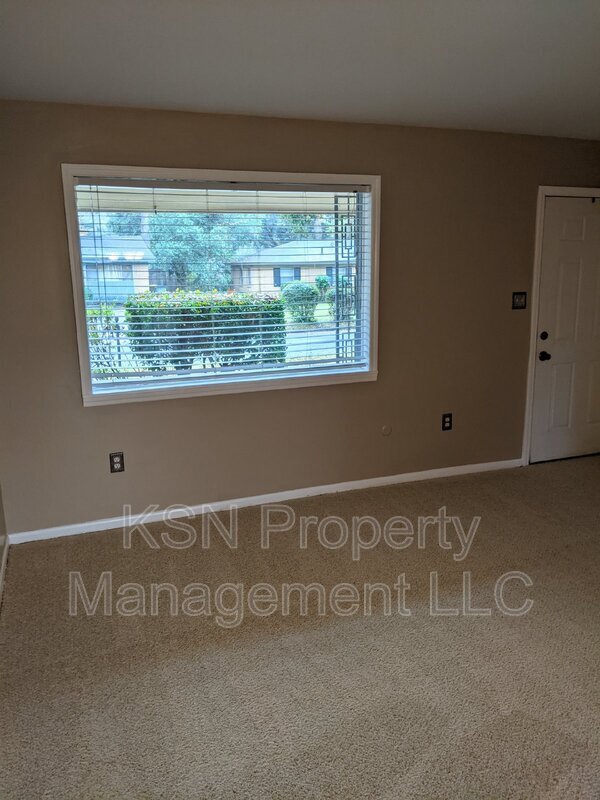Building Photo - 412 Barnhill Dr