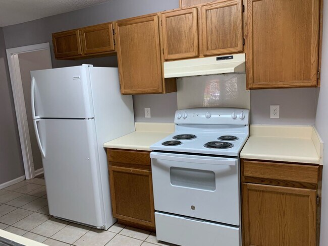Building Photo - Spectacular Freshly Renovated 2 Bedroom 2 ...