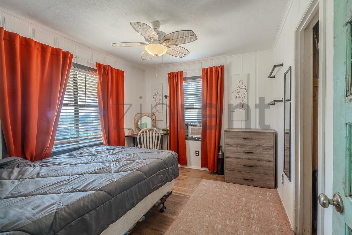 Building Photo - 210 Surf Dr