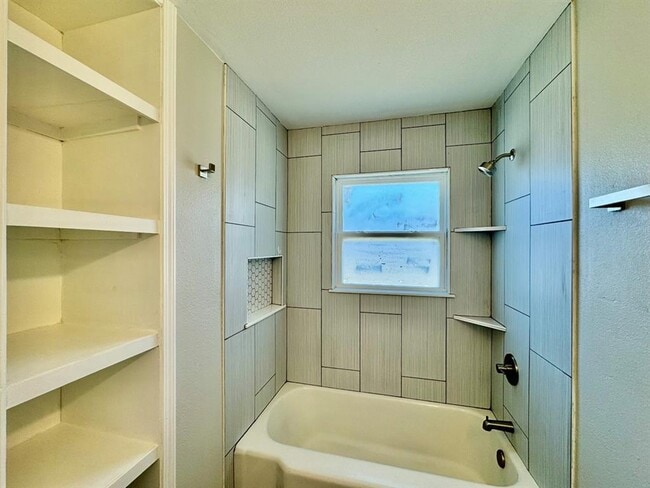 Building Photo - 705 N Key Blvd