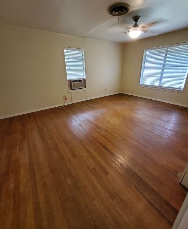 Building Photo - "Charming Cresson Retreat: Cozy 2-Bed Home...