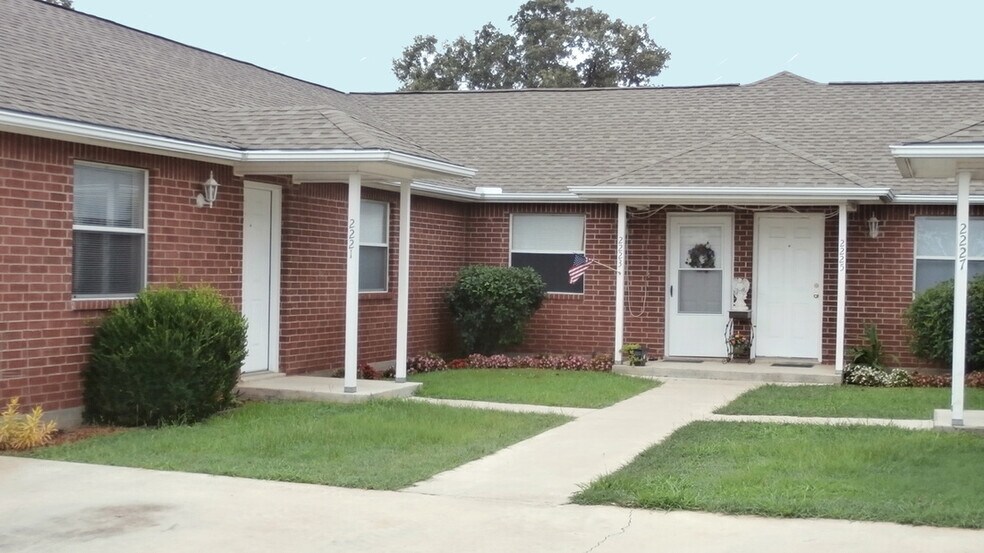 Building Photo - 2241 Ridgeview Dr