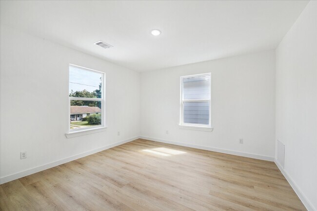 Building Photo - 7504 Laura Koppe Rd