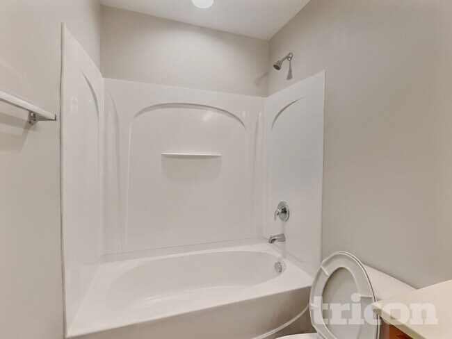 Building Photo - 304 Kendall Dr