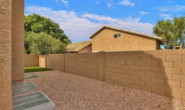 Building Photo - 3110 W Baylor Ln