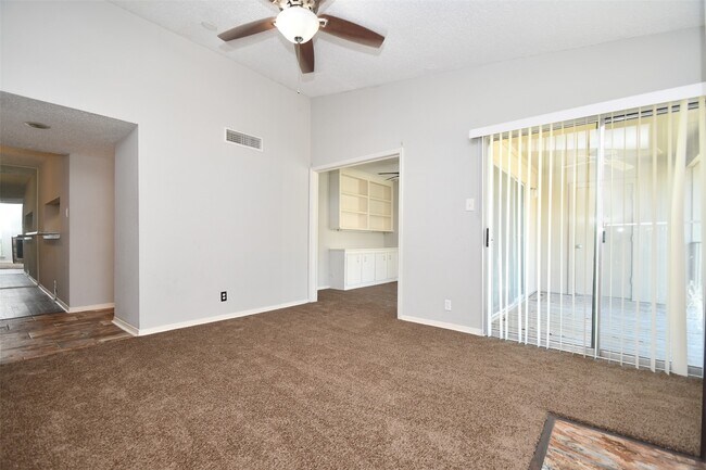 Building Photo - 700 Thicket Ln