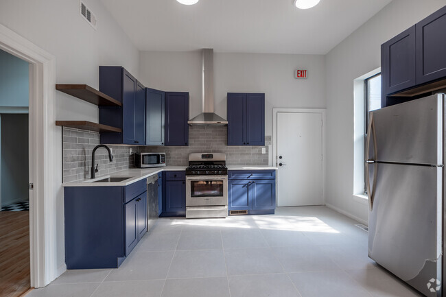 Building Photo - 646 N Damen Ave