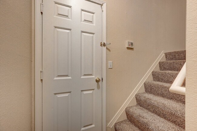 Building Photo - "Charming 2-Bed, 2-Bath Condo Retreat in Centennial"