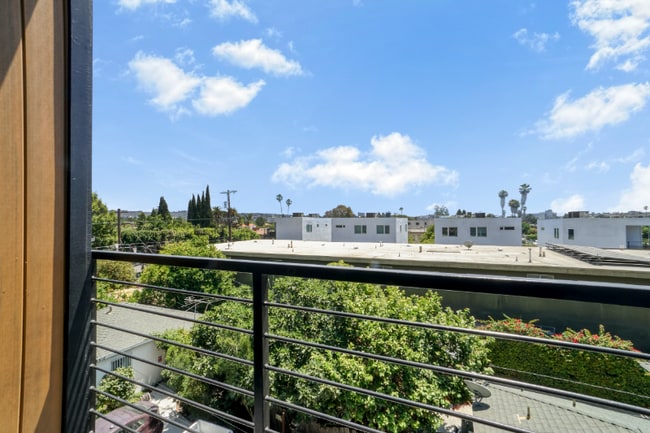 Building Photo - 4800-4802 S Slauson Ave