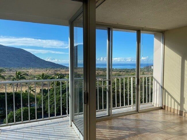 Building Photo - Makaha Valley Towers