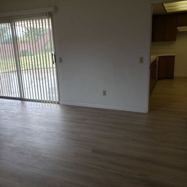 Building Photo - FANTASTIC SINGLE FAMILY RESIDENCE 4 Bedrooms, 2.5 Bathrooms HOME IN CANYON CREST!!! **((RESERVED))**