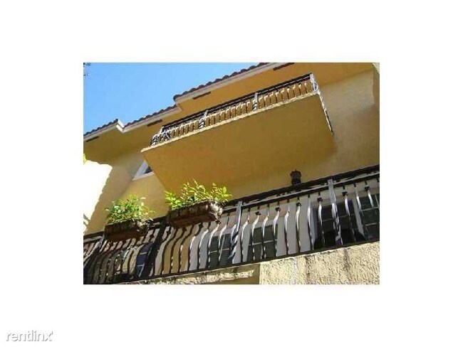 Building Photo - 2919 Coconut Ave