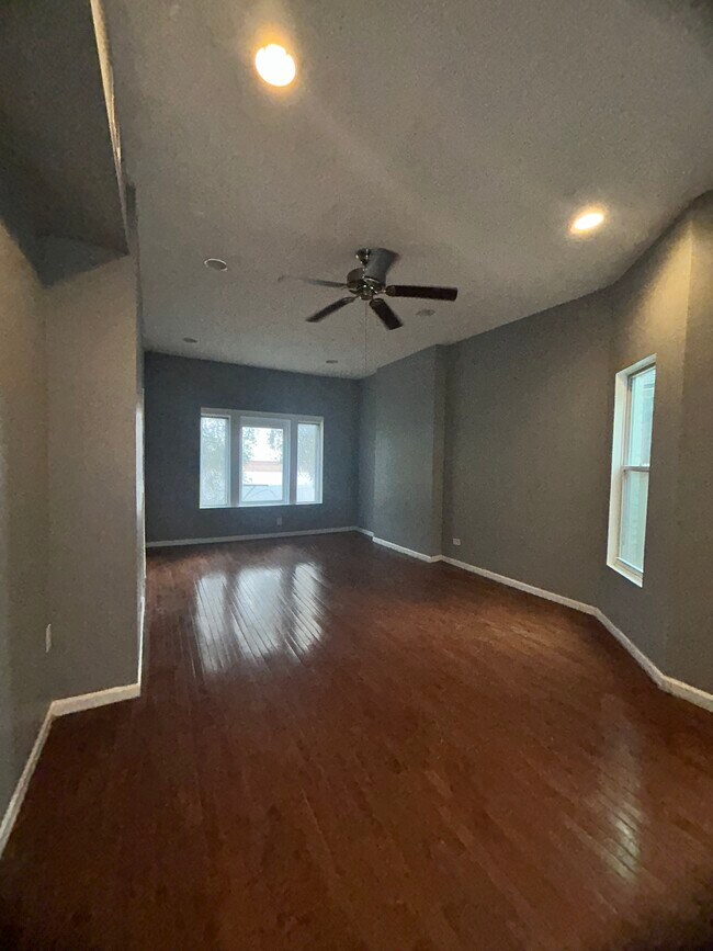 Building Photo - 146 W 66th St