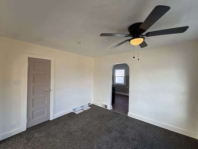 Building Photo - 3404-3406 Victory Ave