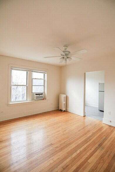 Building Photo - 1111 W Roscoe St