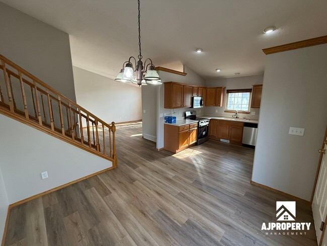 Building Photo - 911 S Colleen Ln