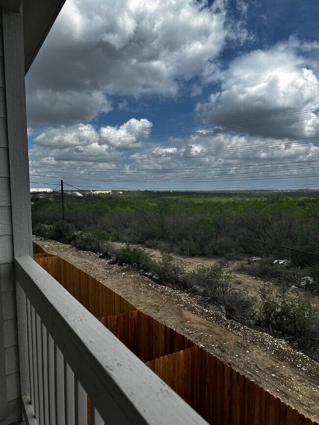 Building Photo - "Charming 3-Bedroom Duplex in San Antonio with Granite Elegance!"