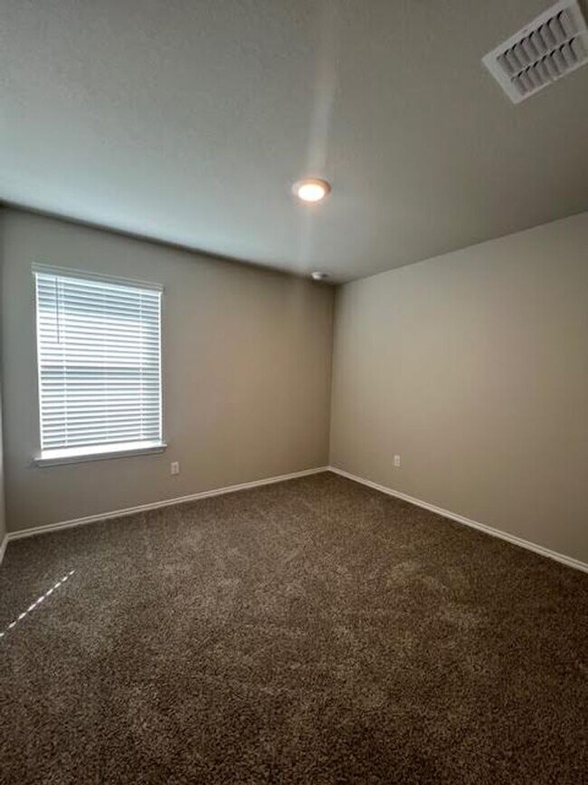 Building Photo - 4008 Halo St