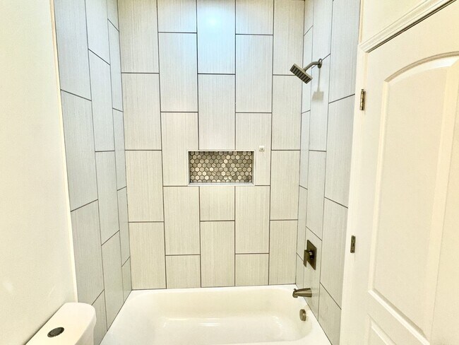 Building Photo - Stylish Selma New Construction!