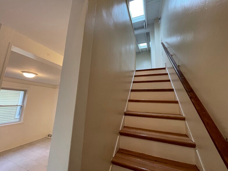 Building Photo - 50 Lawrence St