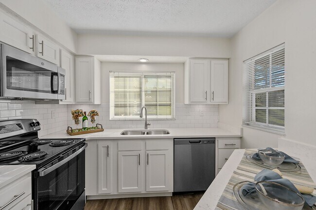 Building Photo - The Enclave