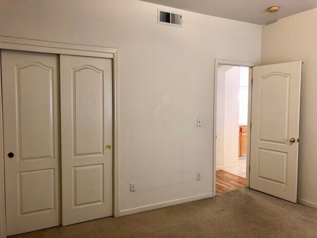 Building Photo - $2,595 Bullard & Polk, 4 Bedroom Home - W. Roberts Ave, Fresno