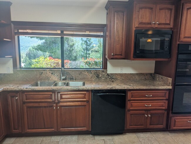 Building Photo - Luxury 5 Bedroom Home in Palo Verde Ranch
