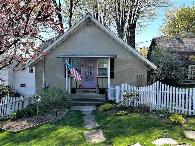 Primary Photo - 23 Main St