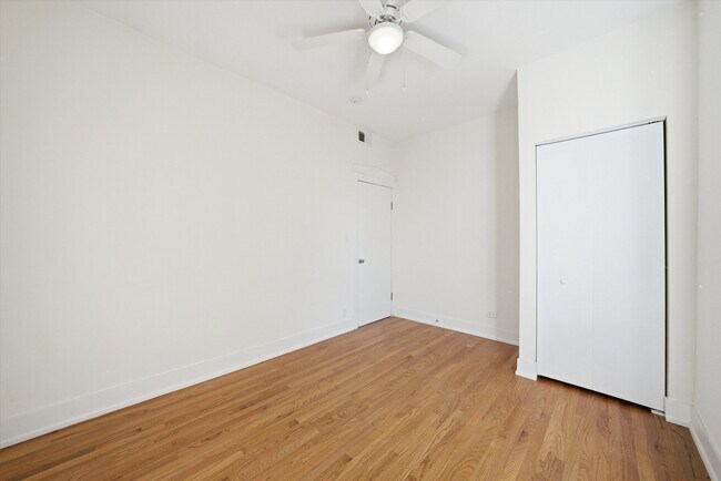 Building Photo - 5212 S Ingleside Ave