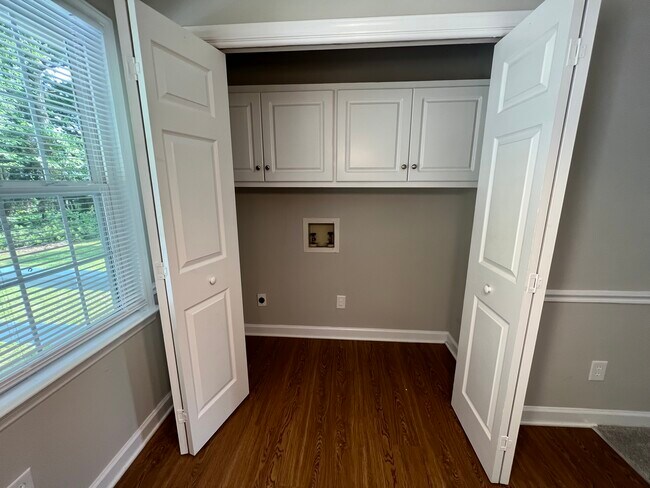 Building Photo - 2507 Saint Christopher Cir SW