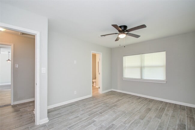 Building Photo - 10226 Envoy St