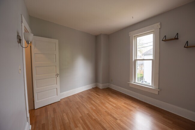 Building Photo - 796 Ebner St