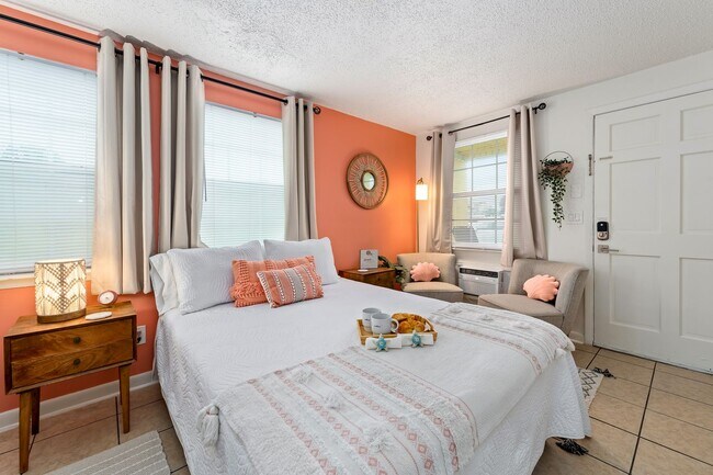 Building Photo - 6 Palmetto Dr