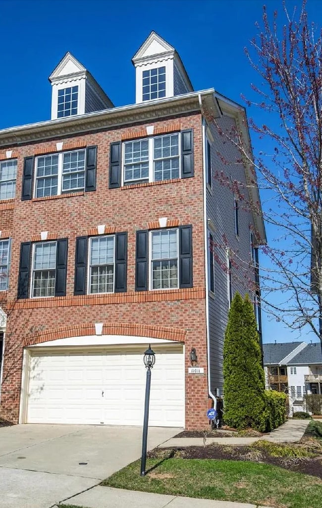 Building Photo - 11011 Chelsea Way