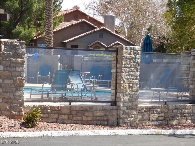 Building Photo - 2750 S Durango Dr