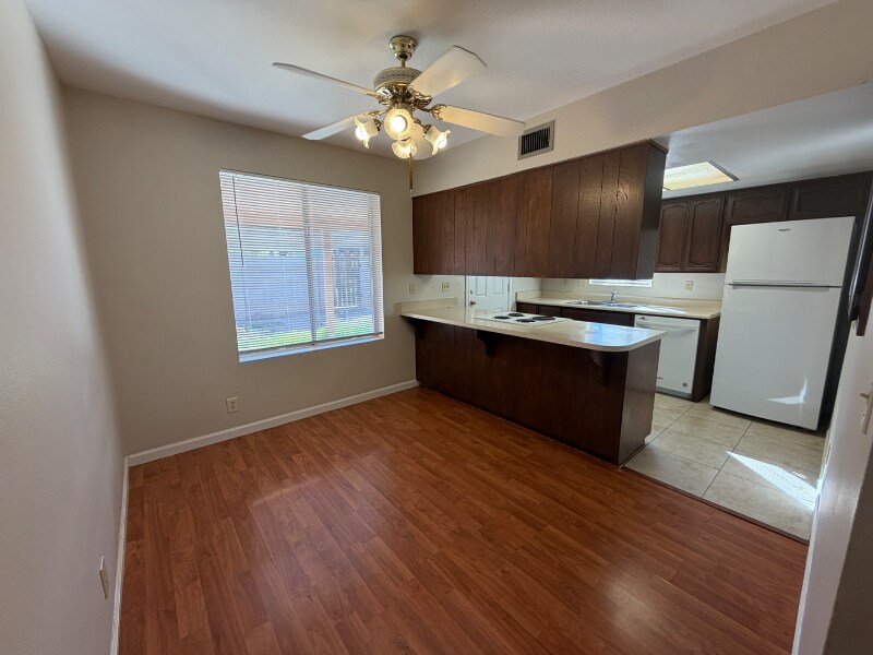 Building Photo - 121 E 14th Pl