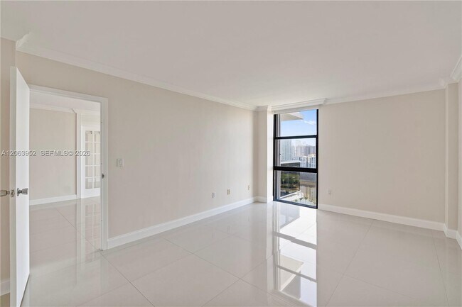Building Photo - 3675 N Country Club Dr