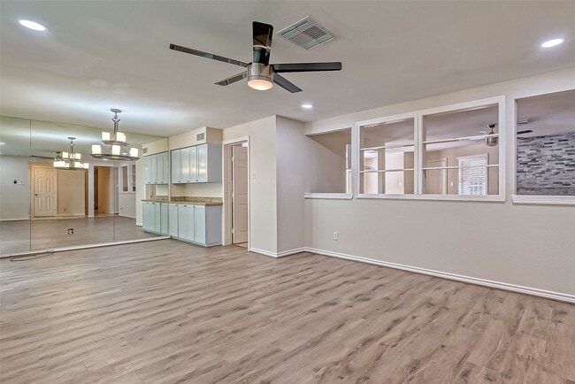 Building Photo - 9707 Kit St