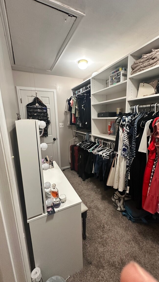 Building Photo - 6718 Deep Creek Dr