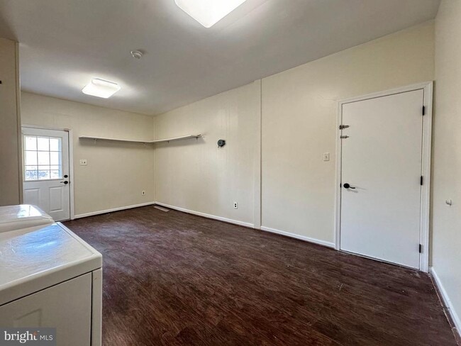 Building Photo - 401 Butternut Ct